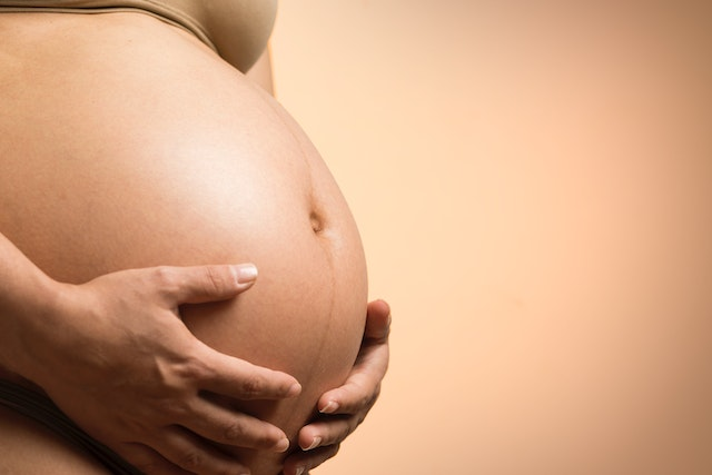 Saignements durant la grossesse : causes et implications